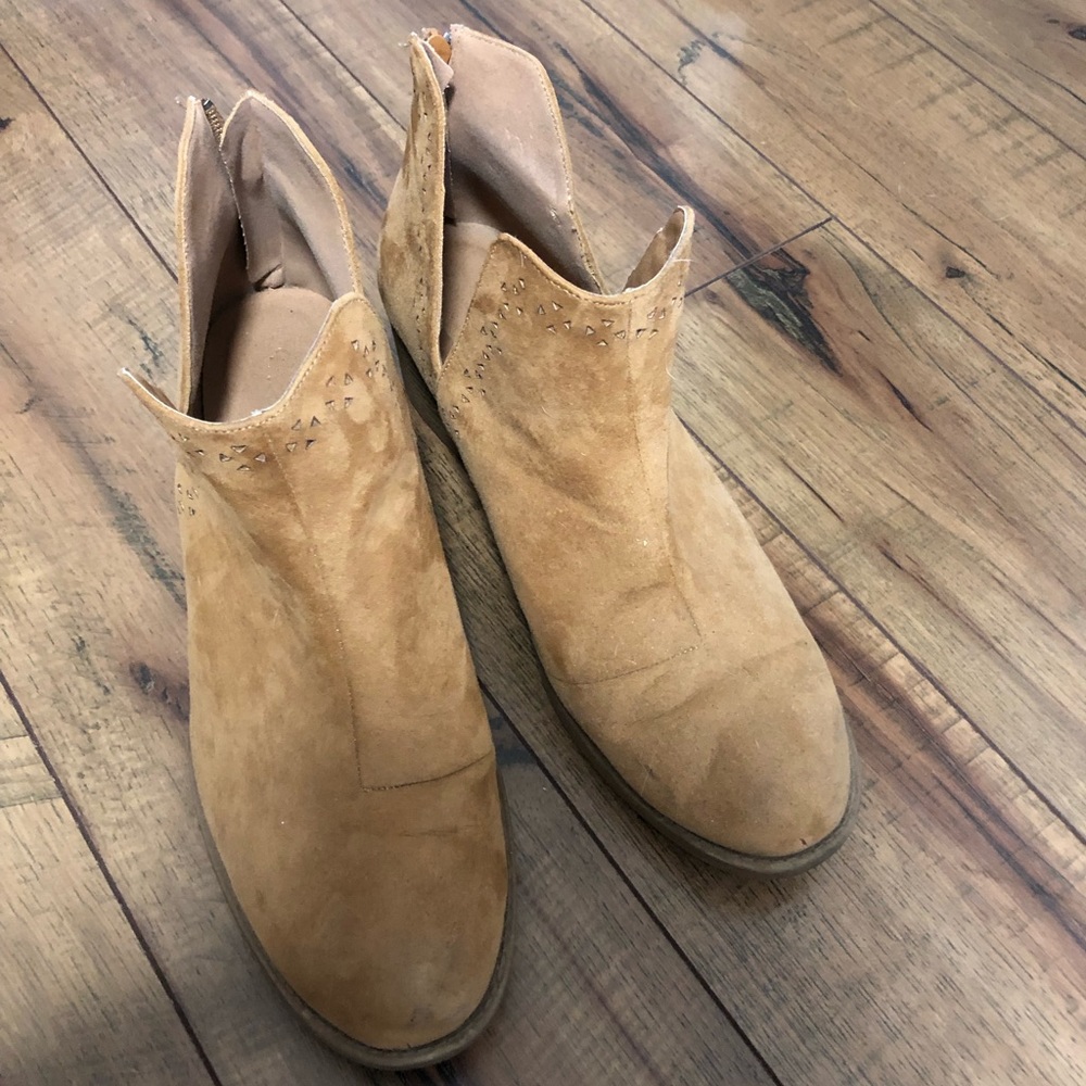 Low Tan Cowgirl Boots